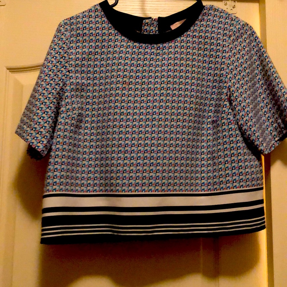 Shirt with back zipper